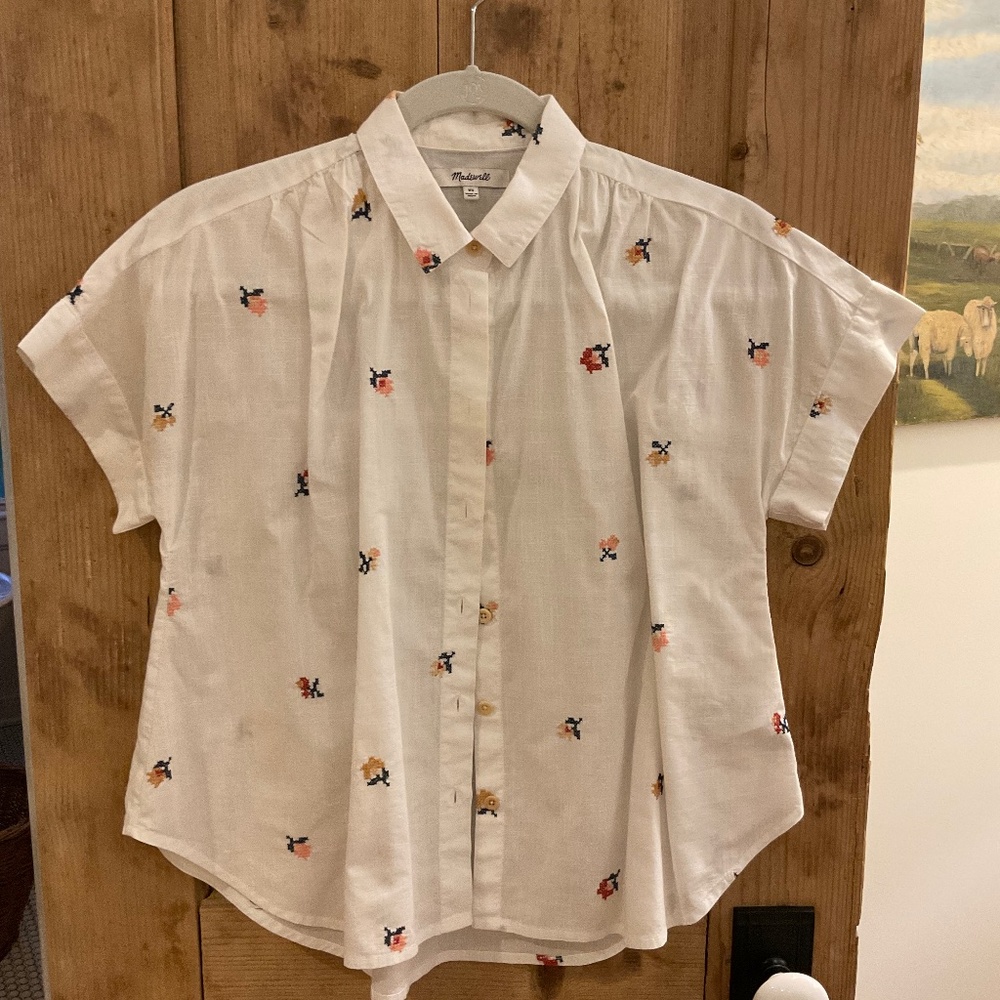 Madewell White button up shirt with floral embroidery